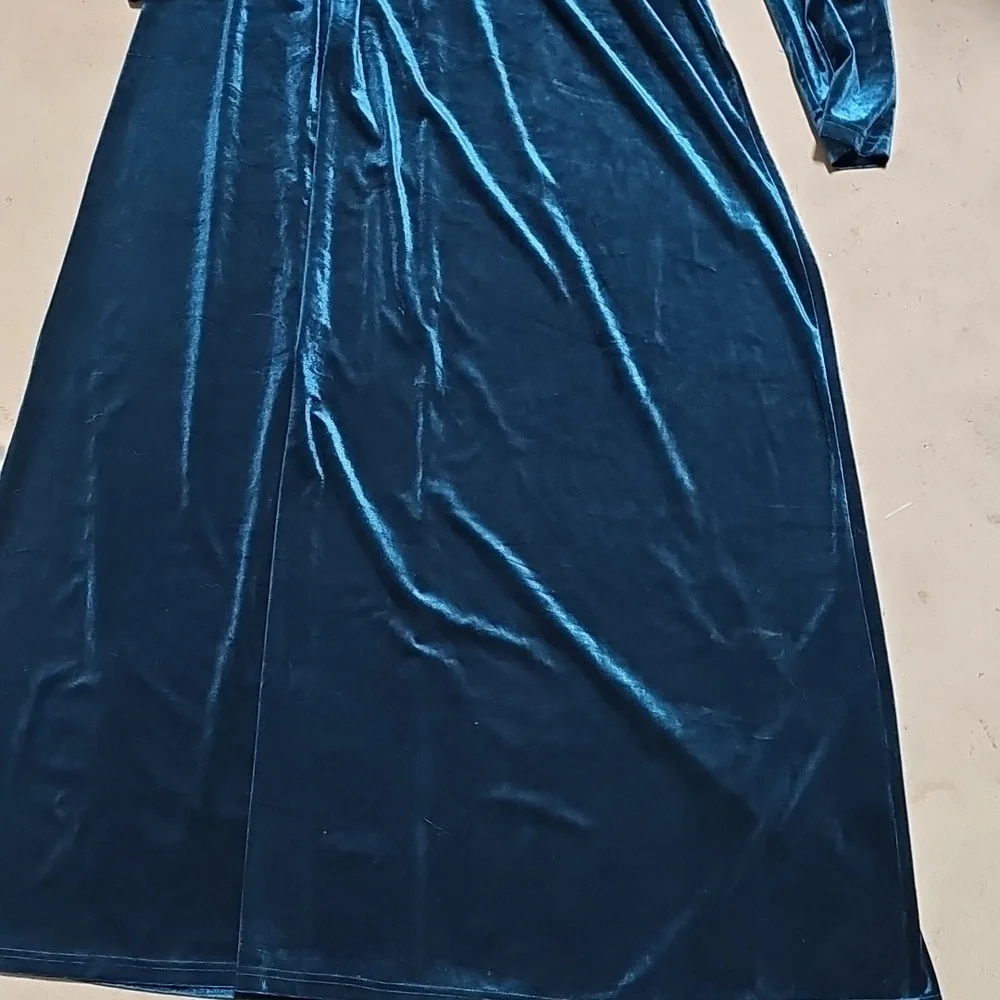 Nwt Elegant Teal Velvet Maxi Dress - Picture 4 of 4